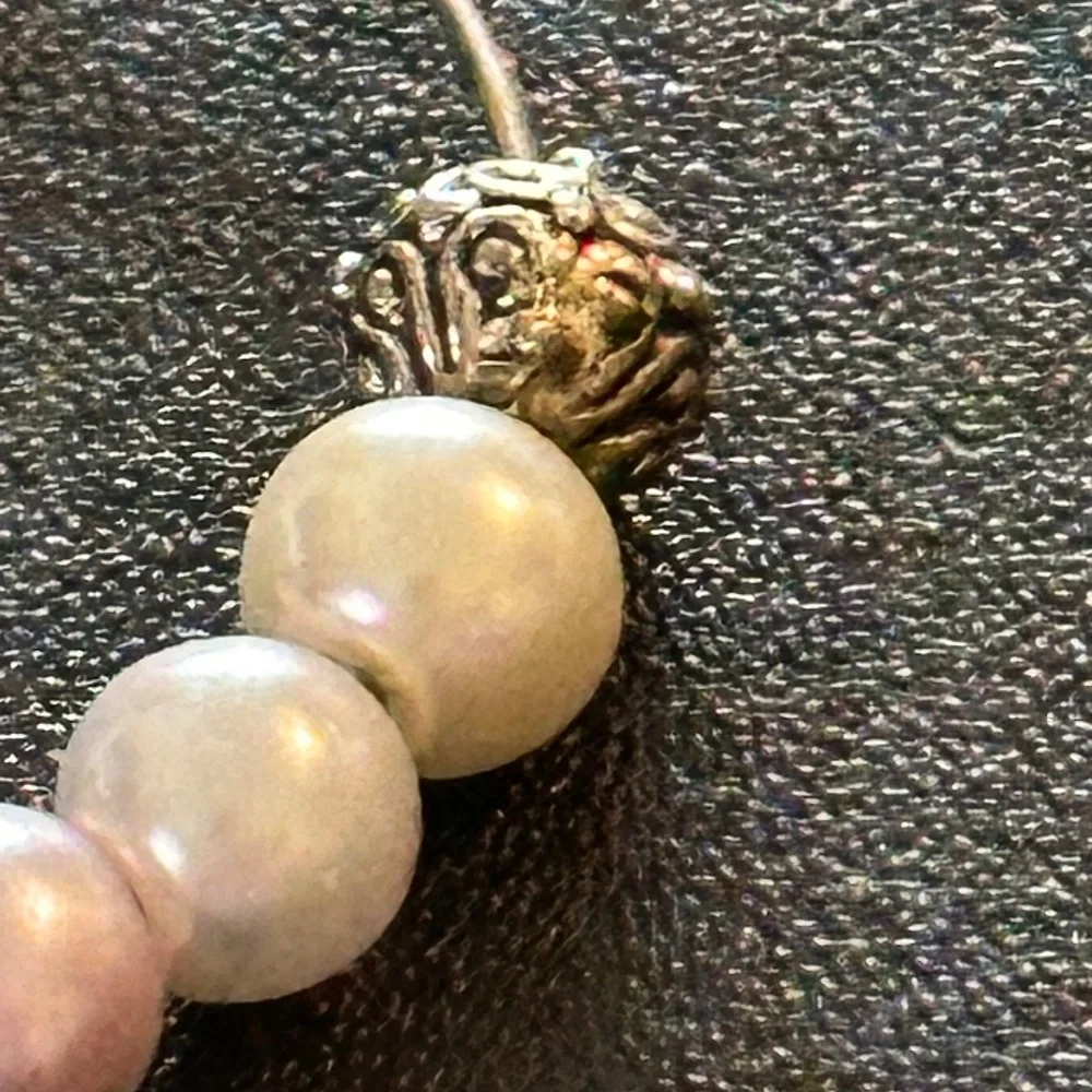 Wine glass tag stainless steel hoop pink/white/metal beads, dog charm
